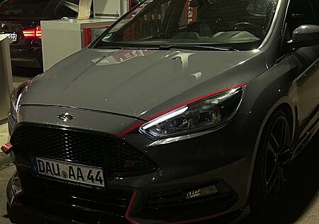 Ford Focus 2.0 EcoBoost ST mit Leder-Sport-Paket