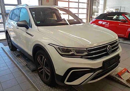 VW Tiguan Allspace Volkswagen 2.0 TDI 4x4*IQ-Light*AHK*PANO*
