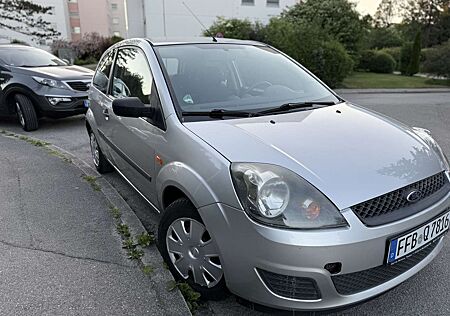 Ford Fiesta 1.3 **TÜV 03/27 wenig KM**