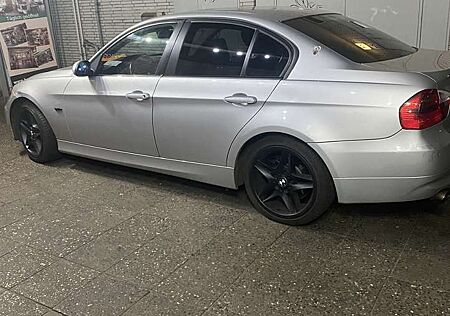 BMW 320i 320