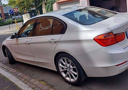 BMW 320 dxDrive*Modern Line*Anhängerkupplung*Unfallfrei