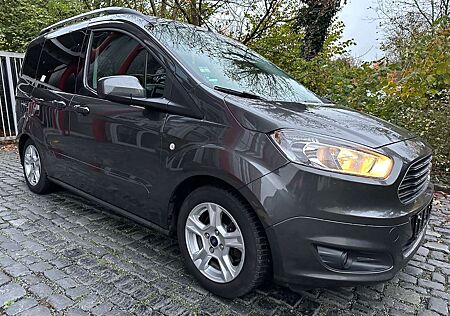 Ford Tourneo Courier Titanium/Euro6/8-fach-bereift