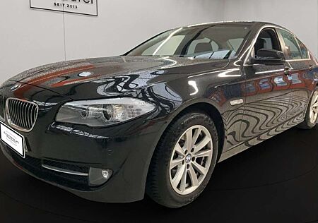 BMW 520 d-1Hand- Scheckheftgepflegt-Leder-Navi-BiXenon