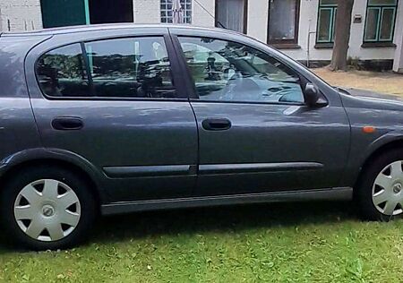Nissan Almera Almera Fließheck  5-Türer 1.5 visia