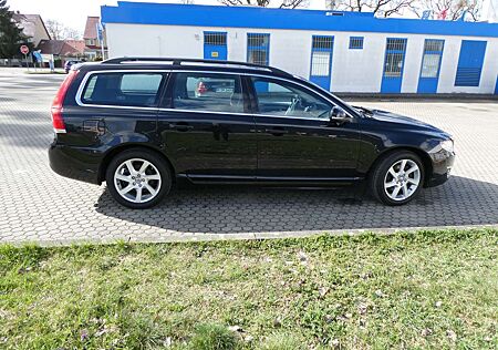 Volvo V70 D5 / Summum, bietet Luxus und Komfort