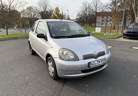Toyota Yaris 1 J. TÜV / NEU: ALLWETTER REIFEN