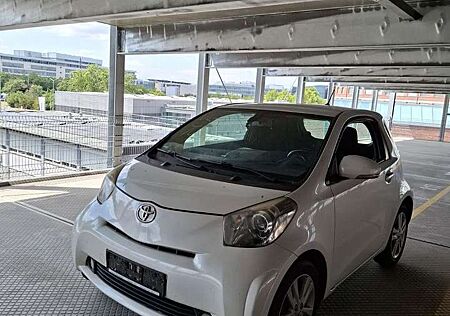 Toyota iQ +