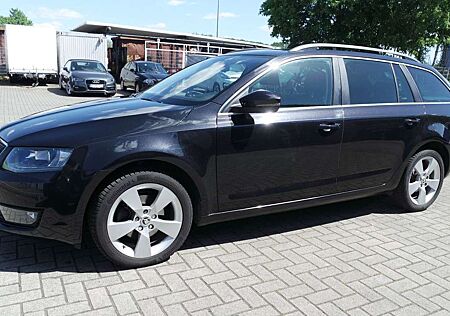 Skoda Octavia Combi Elegance, AHK, Scheckheft