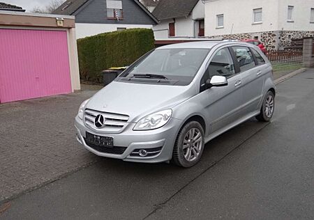 Mercedes-Benz B 180 Klima, PDC, SHZ, Tempomat, Alu, FB/ZV, AHK.
