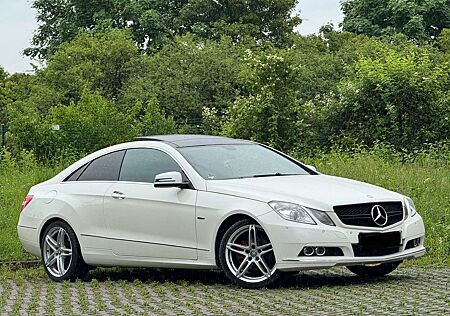 Mercedes-Benz E 200 CGI Coupe BlueEFFICIENCY Automatik Avantgarde