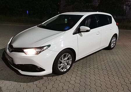 Toyota Auris 1.4D-4D Kamera Navigation Sitzheizung