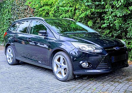 Ford Focus Titanium Turnier 1,6l Ecoboost TÜV/Zahnriemen neu