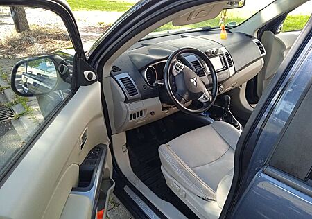 Mitsubishi Outlander 2.2 DI-D 4WD Instyle