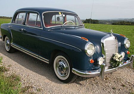 Mercedes-Benz 220 S Ponton