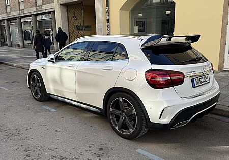 Mercedes-Benz GLA 45 AMG Pano|360°|8fach|Spoiler|Keyless