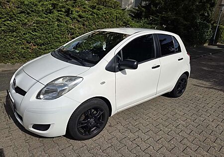 Toyota Yaris 1.33 VVT-i Cool, 101 PS