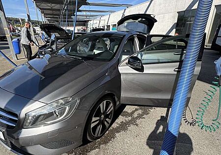 Mercedes-Benz A 180 amg line