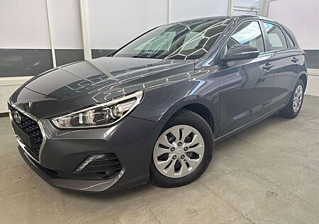 Hyundai i30 SELECT NAVI SHZ RFK PDC 1.4 73kW/99PS EURO6