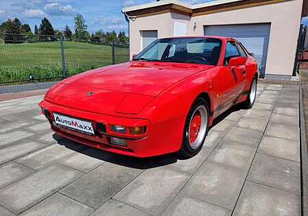 Porsche 944