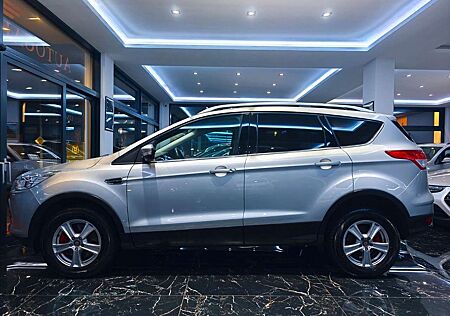 Ford Kuga Trend SHZ NAVI PDC AHK 4x4