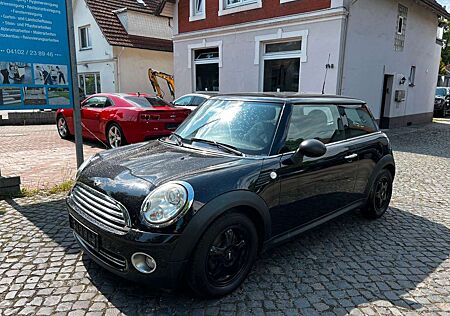 Mini ONE *SHZ*8 FACH BEREIFT*KLIMA*NAVI