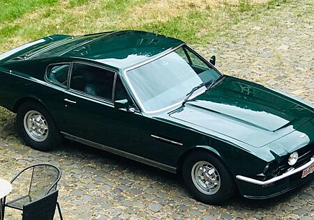 Aston Martin Others AM V8 Saloon