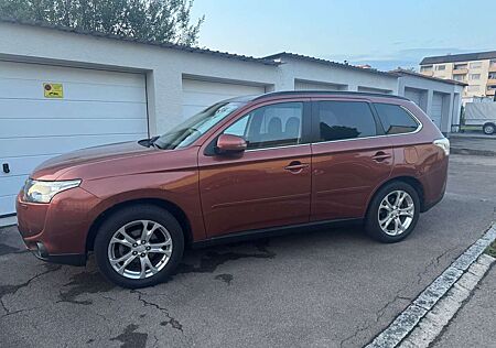 Mitsubishi Outlander ClearTec Instyle 4WD/ 7 Sitze/ Navi/