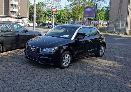 Audi A1 1.6 TDI Attraction TÜV 6.2027