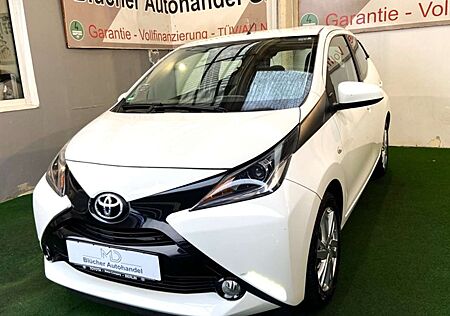 Toyota Aygo X-Play Team D 5 Türen Klima Bluetooth Rückfahrka