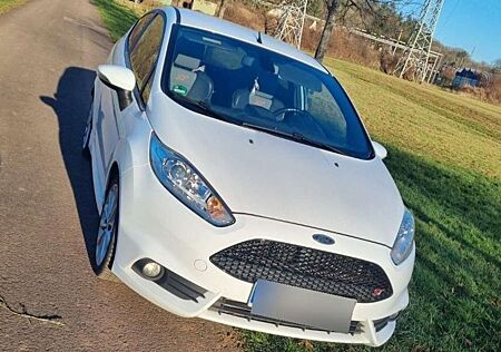 Ford Fiesta 1.6 EcoBoost mit Leder-Sport-PaketST