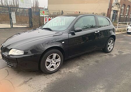 Alfa Romeo 147 147-3-Türer 1.6 Auto 1A 2 HAND