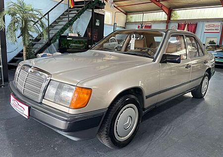 Mercedes-Benz E 260 *TOP*GARAGE*1.HAND*RENTNER*H-KENNZ.*TÜV NEU