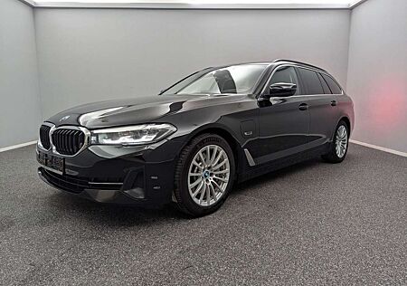 BMW 530 e T X-DRIVE*LUXUS*HUD*LED*AHK*NAVI
