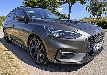 Ford Focus Turnier 2.3 EcoBoost ST mit Sonderausstattung