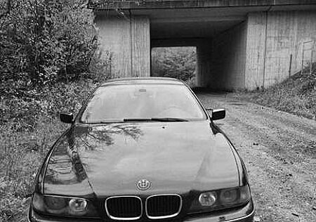 BMW 523 2,5l TÜV NEU! Scheckheftgepflegt Xenon E39