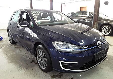 VW Golf Volkswagen e- LED R.Cam Navi PDC SHZ Sign-Assist.