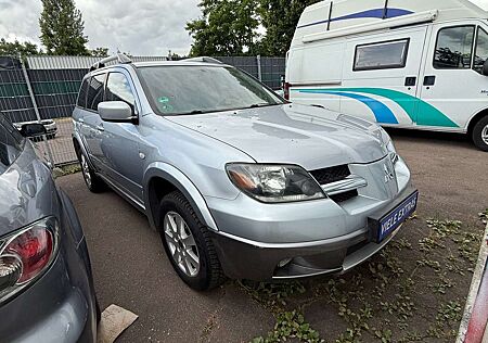 Mitsubishi Outlander 4mal 4 Fahrbereit Viele Teile sind neu.