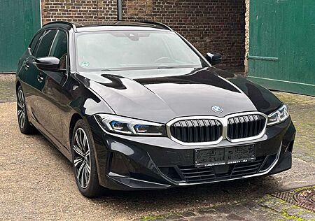 BMW 320 d Touring Sport Autom HUD Standheizung LEDER