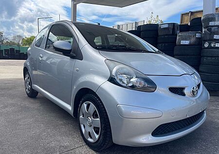 Toyota Aygo 1,0 BENZIN KLIMA 50 kw 68 PS AUTOMATIK AUX CD