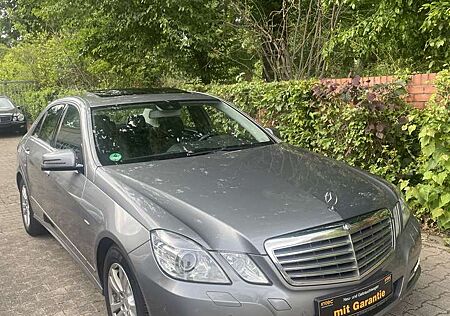 Mercedes-Benz E 300 CDI (212.025) // 2-Hand // Leder// Navi //