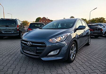 Hyundai i30 cw Klimaauto+AHK+BT+Lenkr./SHZ+PDC+BT+SH+ALU