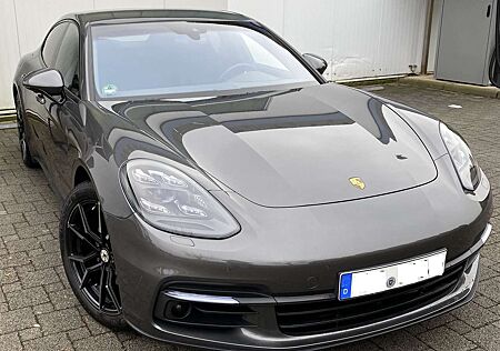 Porsche Panamera 4, der einen glücklich macht