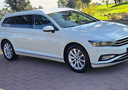 VW Passat Variant Volkswagen Elegance DSG MATRIX-LED AHK ALCAN KAM ACC 2-HAND