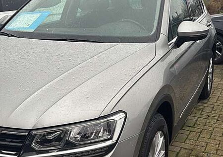 VW Tiguan Volkswagen 1.5 TSI comfortline Navi LED ACC PDC SHZ KAMERA