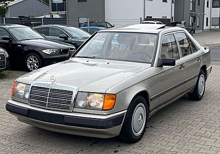 Mercedes-Benz E 300 H-Kennzeichen Klima Automatik Schiebedach
