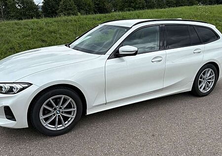 BMW 318 iA Touring AHK HUD LED ACC WR