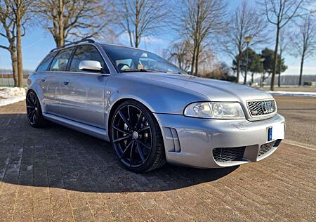 Audi RS4 quattro KERAMIKBREMSE*20"*Carbon*Navi*