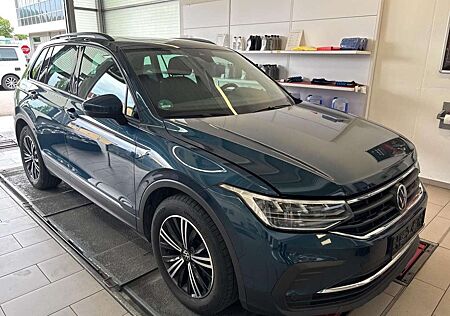 VW Tiguan Volkswagen 2.0TDI Life Leder Navi Kamera PanoramaAHK