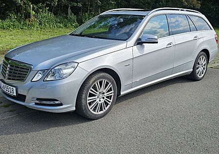 Mercedes-Benz E 200 T BlueEFFICIENCY 7G-TRONIC Elegance