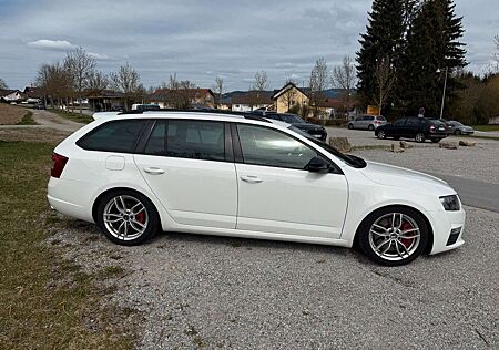 Skoda Octavia Combi RS Bi-Xenon-Teilleder-Shz-Pdc